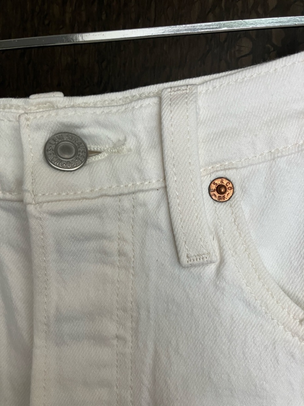LEVI’S Women’s 501 High Rise White Distressed Denim Cut-Off Shorts Size 26 - Picture 3 of 9